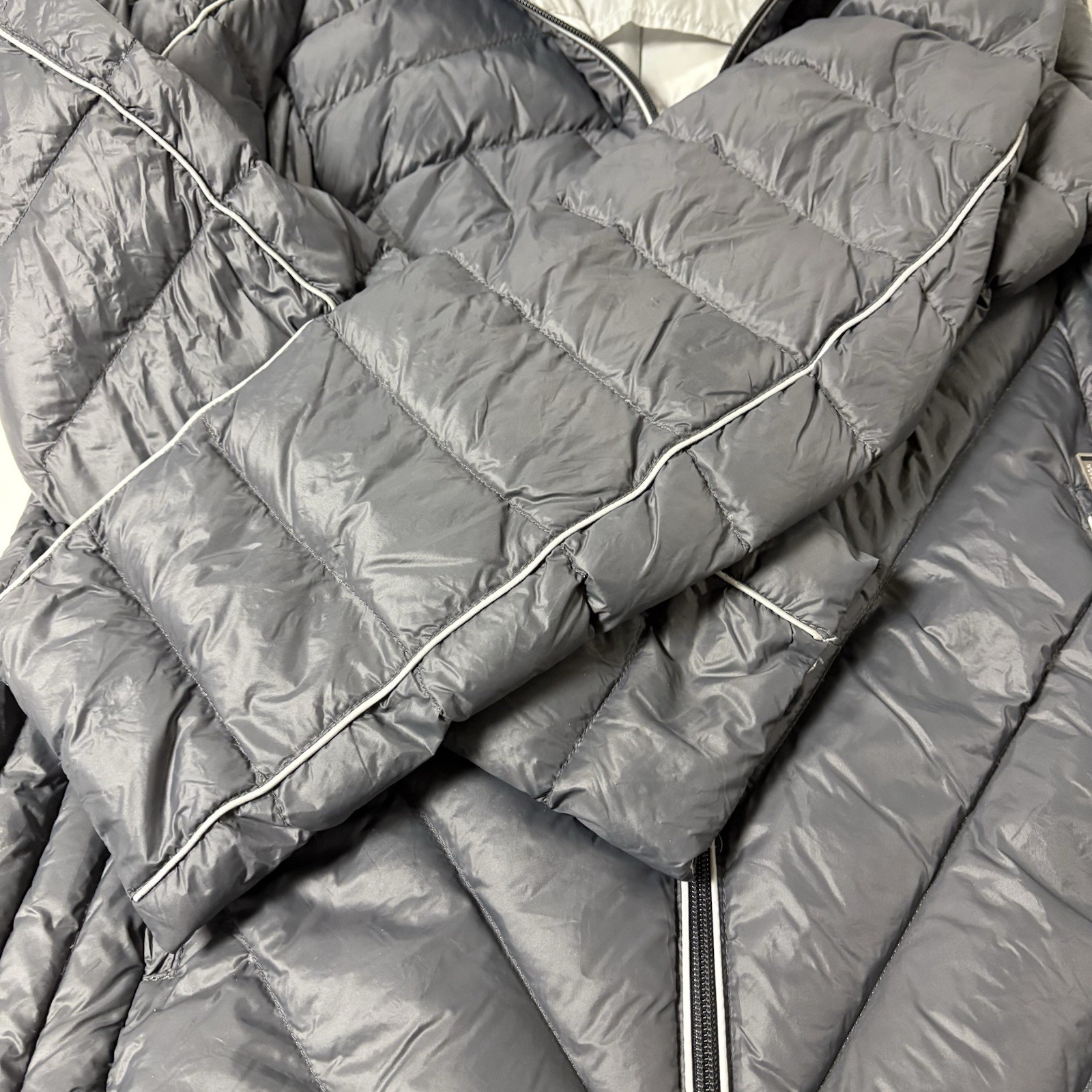 BCBG Generation Ultra Lightweight Gray White Pipp… - image 11