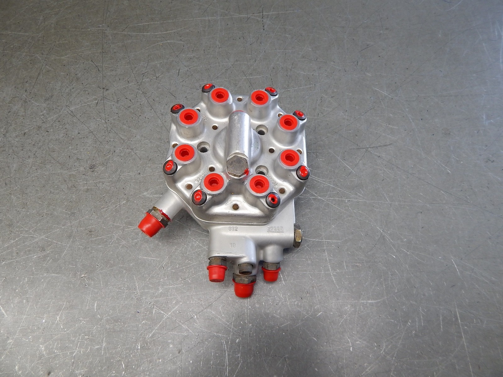 R107 380SL 380SEL 380SE 380SEC 500SE 500SEL 500SEC FUEL DISTRIBUTOR 0438100111