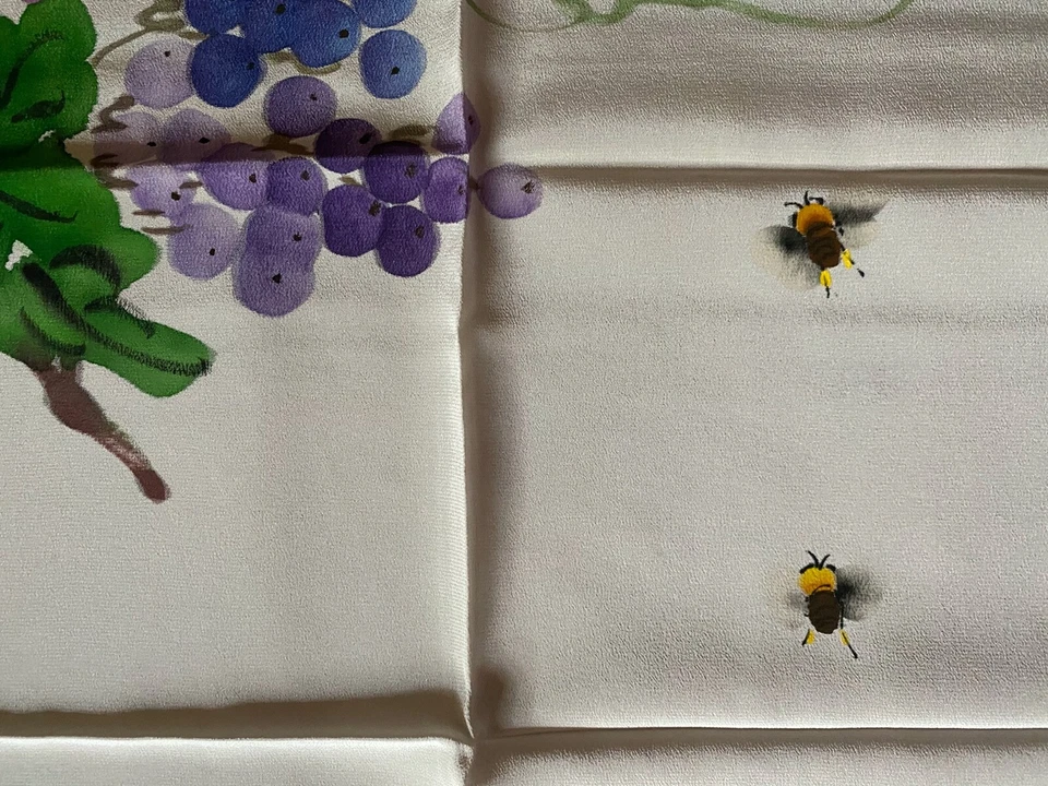 New in Package Tongshi chinese silk handdrawing scarf 100" silk 31"x31" Foto 4 de 4