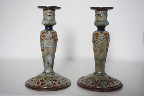 Pair Royal Doulton Lambeth Candlesticks - Art Nouveau - Louisa Wakely - c.1905 - Picture 4 of 12