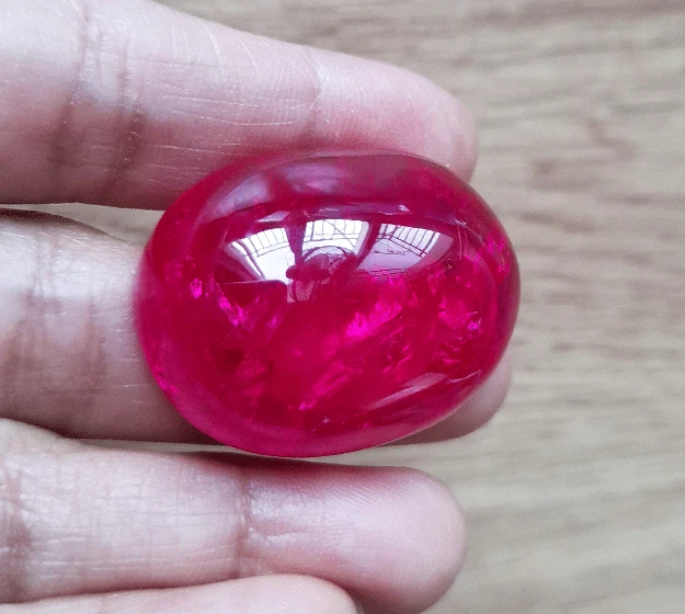 104cts OVAL CABOCHON BLOOD RED RUBY LOOSE GEMSSTONE_31.50x24 mm. - Image 4 of 4