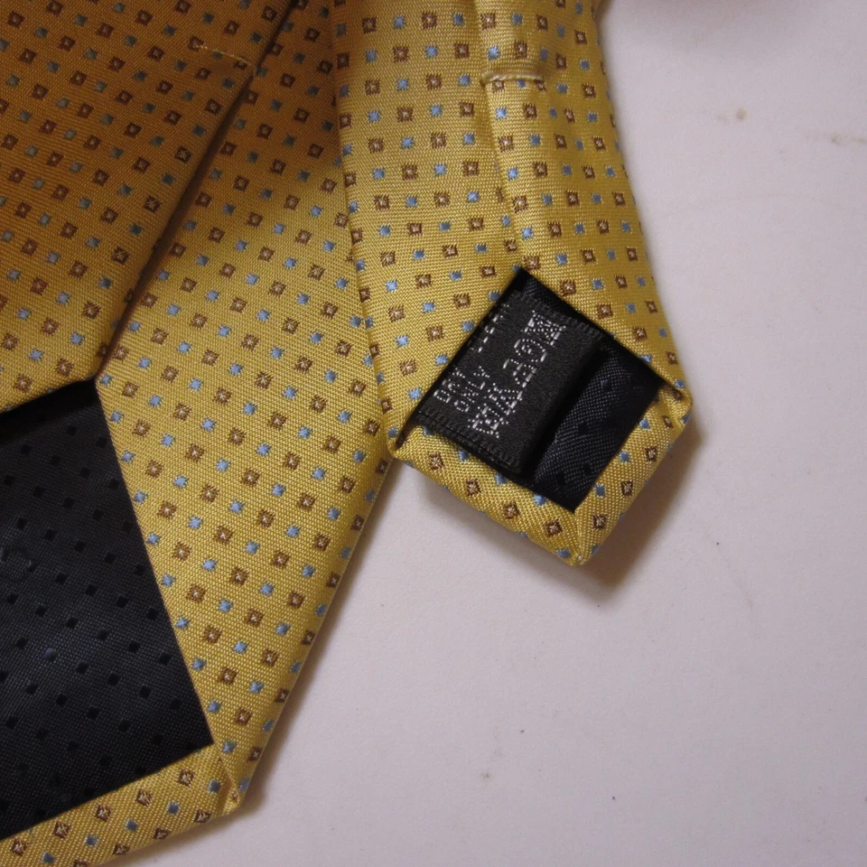 Gravata de pescoço geométrica amarela masculina de seda FIRENZE CIT TA DARTE - Imagem 3 de 4