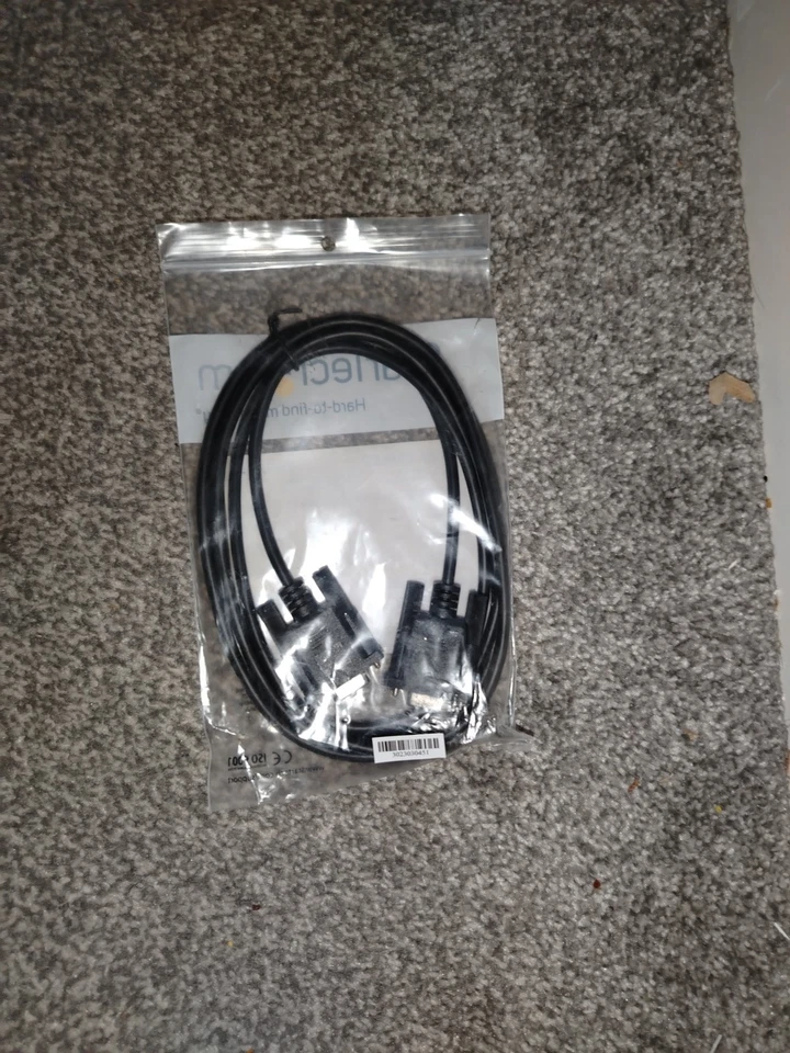 StarTech.com (2m) DB9 RS232 Serial Null Modem Cable - F/F (Black) - Image 3 of 3