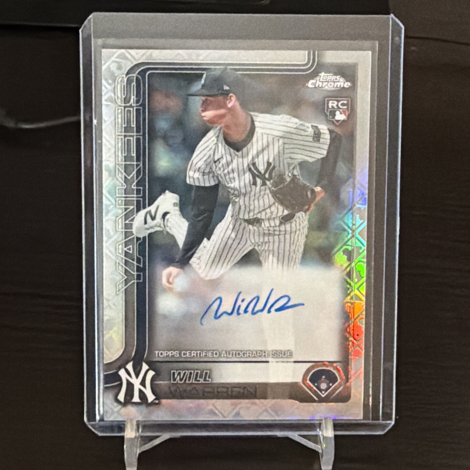 2025 Topps Chrome - Rookie Autographs Will Warren Logofractor