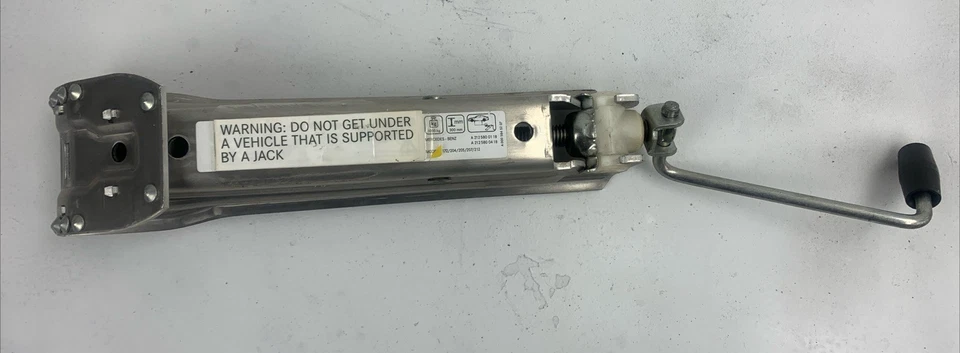 08-14 W204 MERCEDES C63 C250 C300 TOMADA DE FERRAMENTA DE RODA SOBRESSALENTE DE EMERGÊNCIA 2125800118 - Imagem 3 de 4