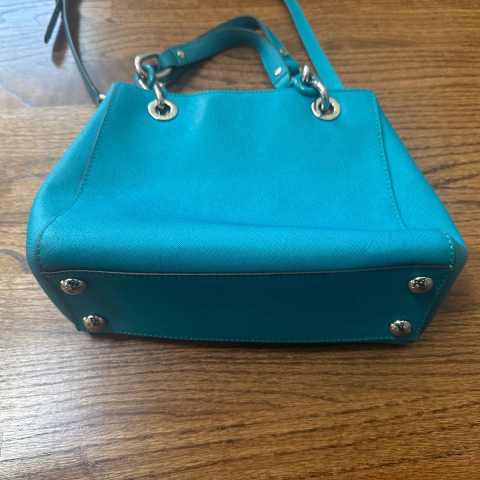 Bolso de mano Michael Kors Cynthia pequeño de cuero verde azulado Foto 3 de 4