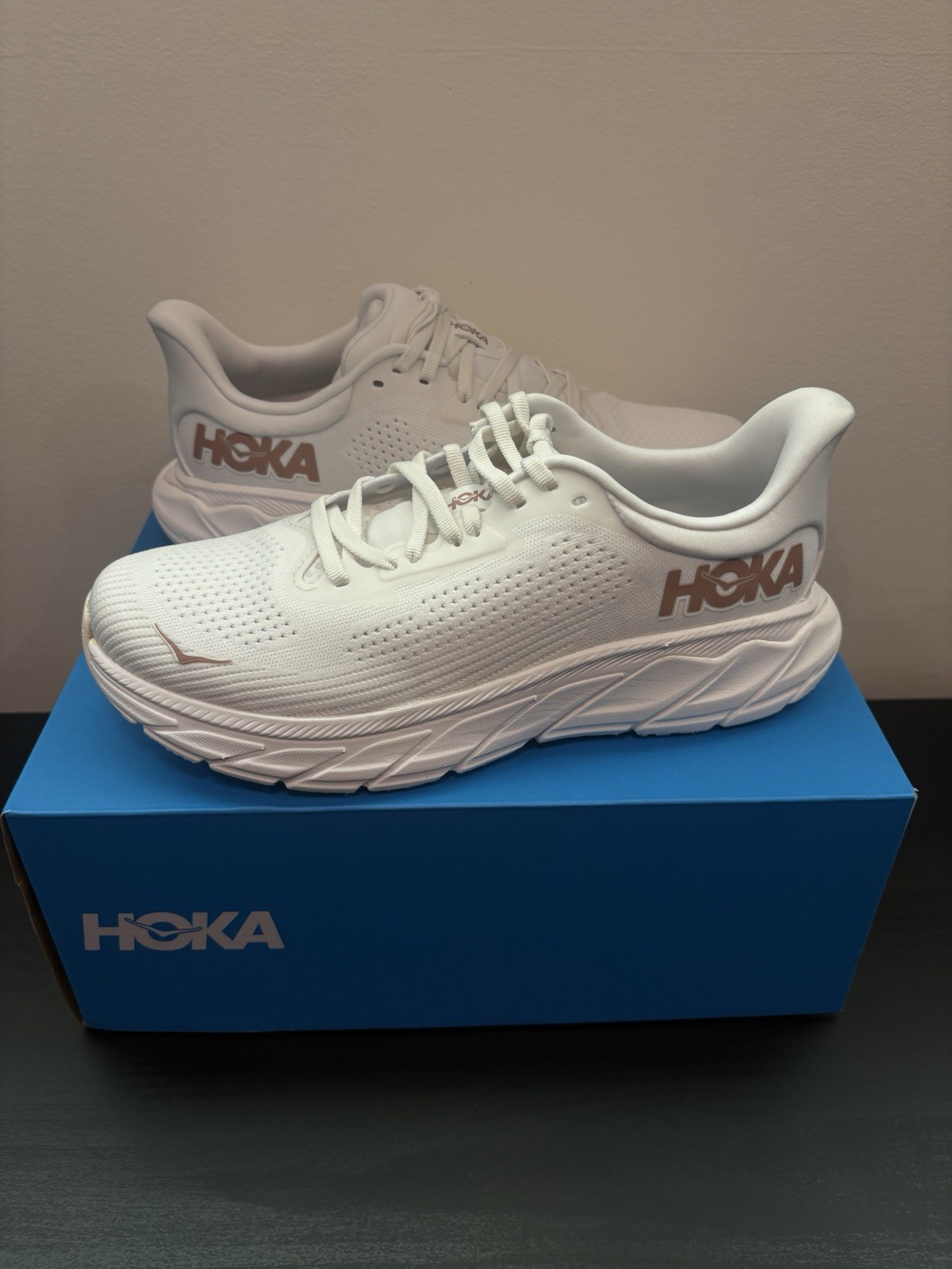 Hoka Women's Arahi 7 Running Size 8 B Blanc De Blanc Rose Gold |1147851/BSG| NEW