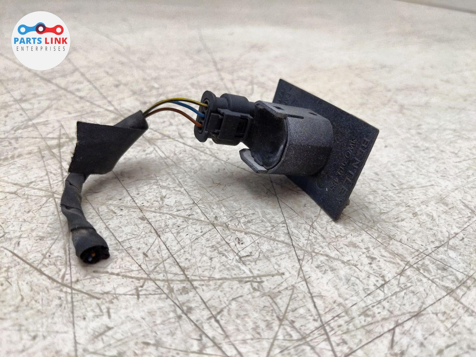 2006-12 BENTLEY CONTINENTAL FLYING SPUR PARKING SENSOR BUMPER BRACKET TRIM 3W2