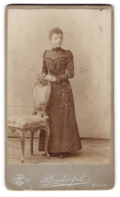Fotografie A. Jandorf & Co., Berlin, Belle-Alliance-Str. 1, Junge Dame im modis 