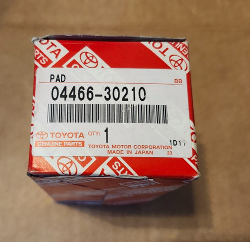 LEXUS FACTORY REAR BRAKE PADS SET 04466-30210 06 GS300