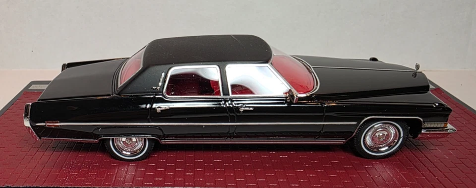 Matrix 1:43 1972 Cadillac Fleetwood Brougham Sable Black/Oxblood Red AMAZING! - Image 3 of 4