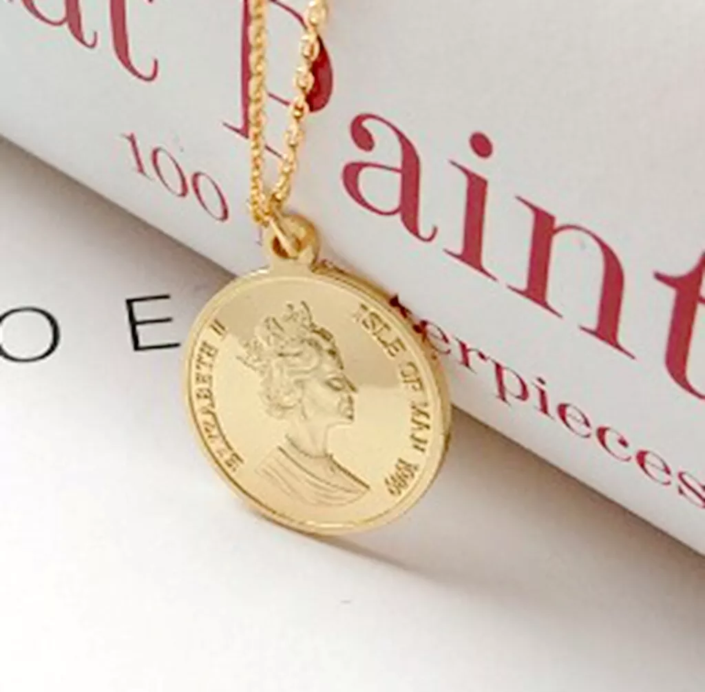 Queen elizabeth hotsell gold pendant
