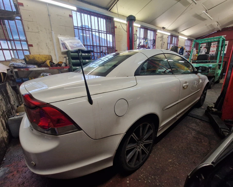 VOLVO C70 VENTANA DEL CONDUCTOR DELANTERA IZQUIERDA REINO UNIDO LADO DEL CONDUCTOR FUERA DE JUEGO 2008-2009 Foto 3 de 3