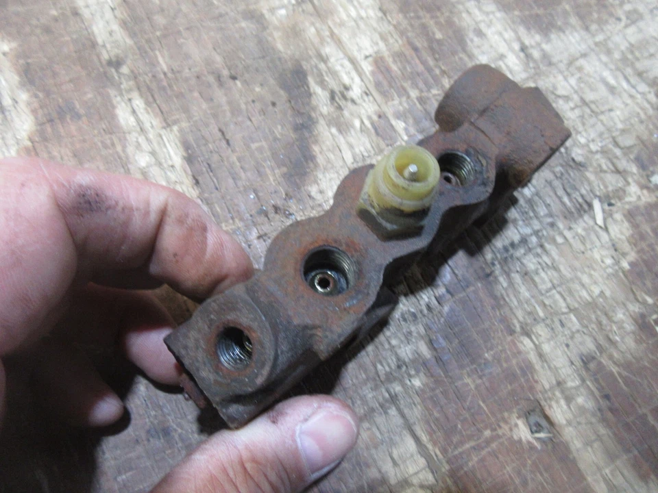 Chevrolet Camaro 1978 stock línea de freno porción válvula de control bloque montaje  Foto 3 de 4