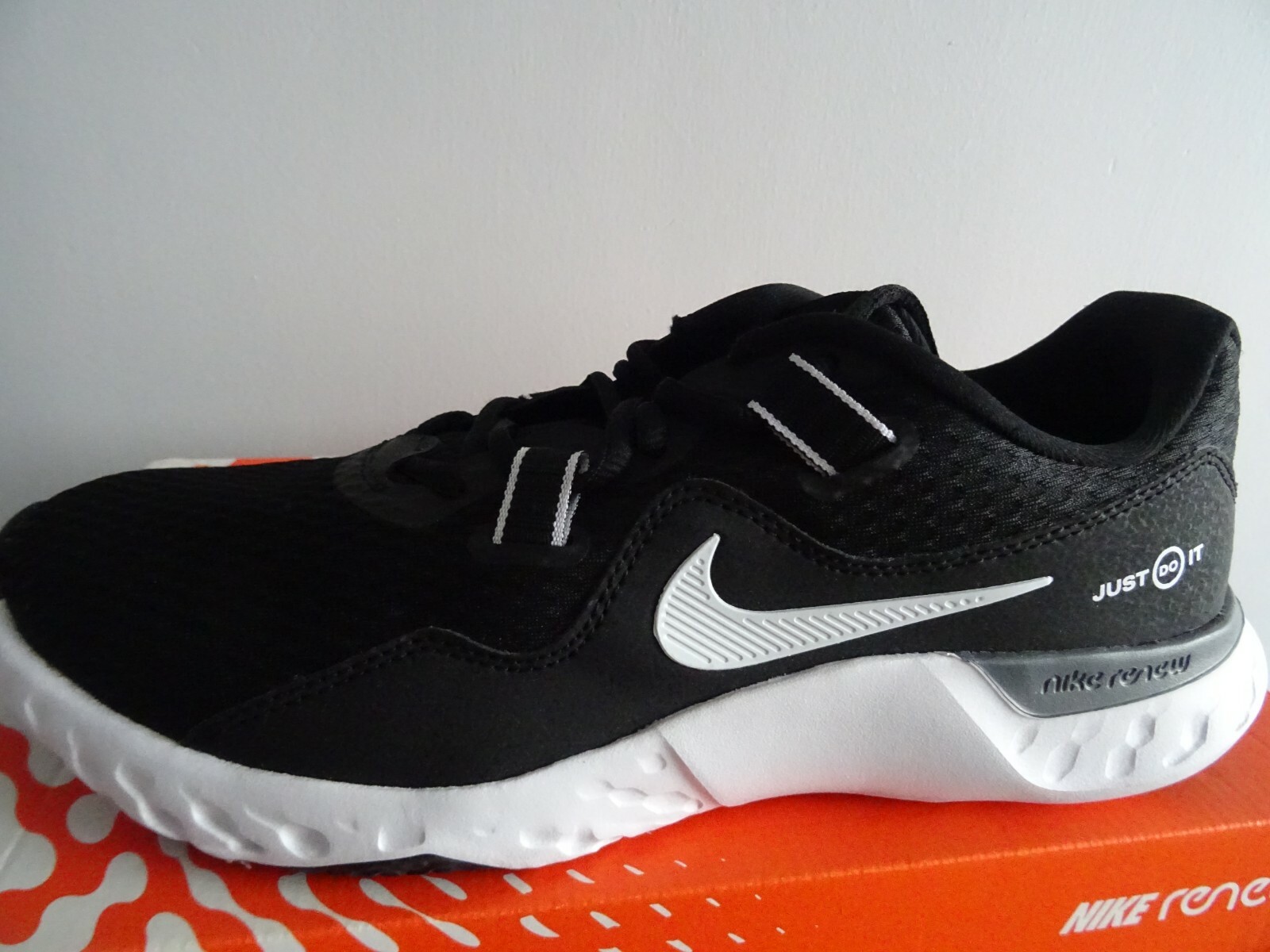 Nike Renew Retaliation TR 2 trainers CK5074 001 uk 8.5 eu 43 us 9.5 NEW+ BOX