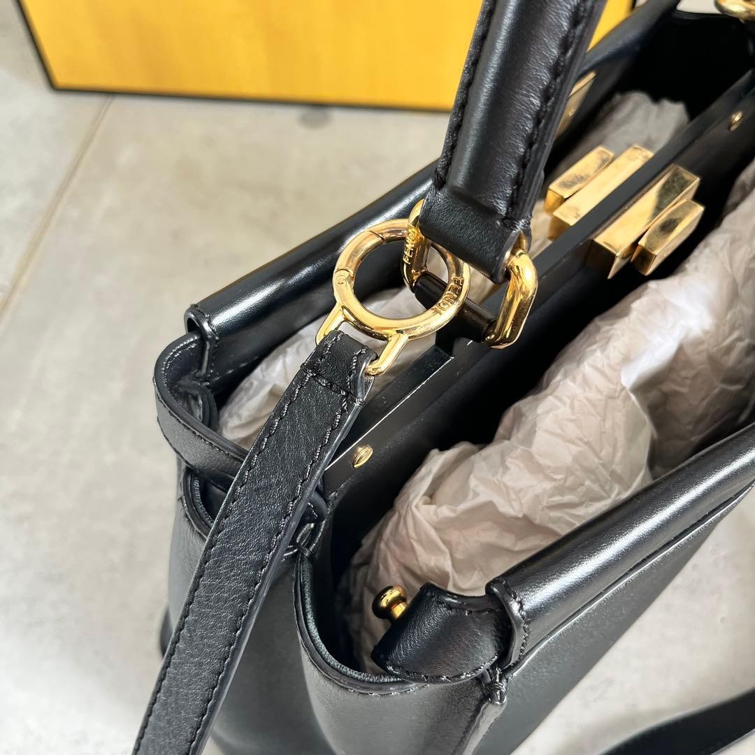 FENDI Peekaboo Medium Regular image 6