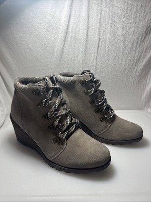 Bobs Tumble Weed City Rugged Ankle Memory Foam Woman s Wedge Boot Sz 9 NEW