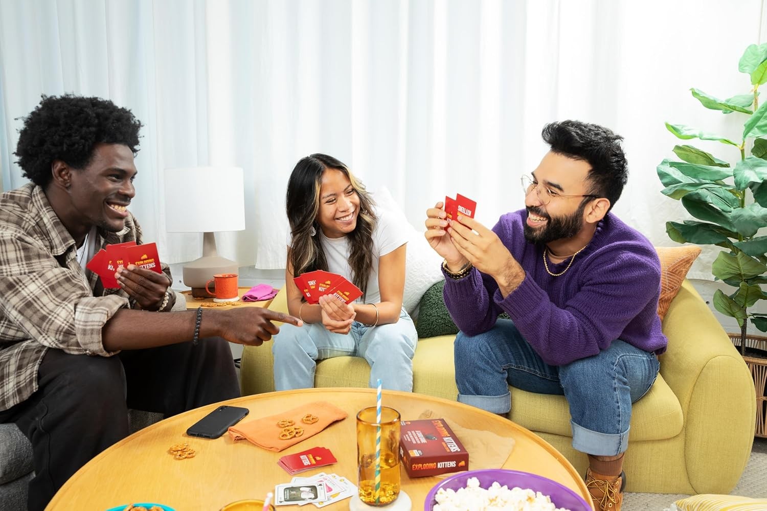 Exploding Kittens Jeu de Base Asmodee - Jeu de Societe de Cartes dAmbiance Hilarant et Rapide