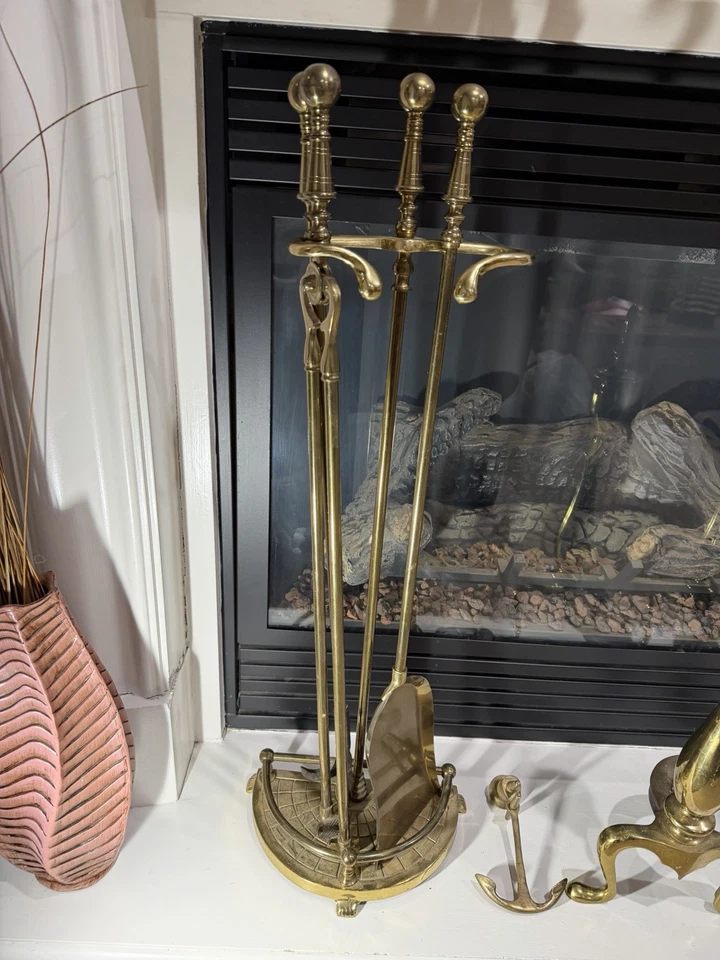 Juego de herramientas de chimenea de latón vintage, andirons de latón y tampón de latón todos juntos Foto 2 de 4