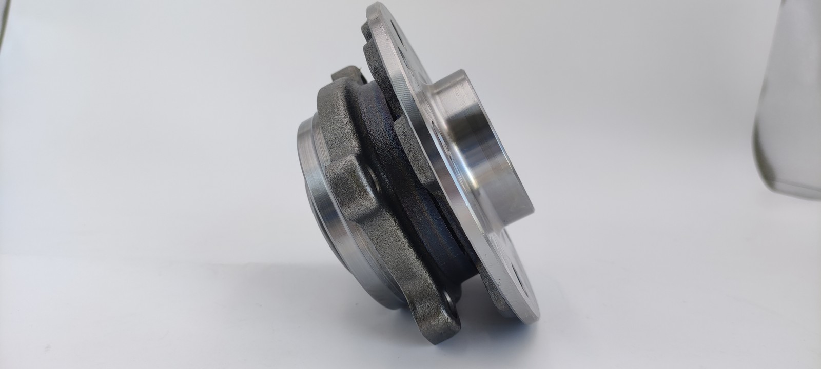 675000062 Front Wheel Hub Bearing For Maserati Ghibli RWD Quattroporte