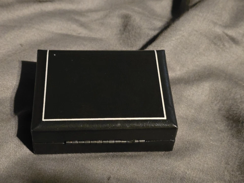 GEMELOS COLIBRI DESIGNER PARA HOMBRE TONO DORADO Y ÓNIX VINTAGE NUEVO STOCK ANTIGUO M1 Foto 2 de 3