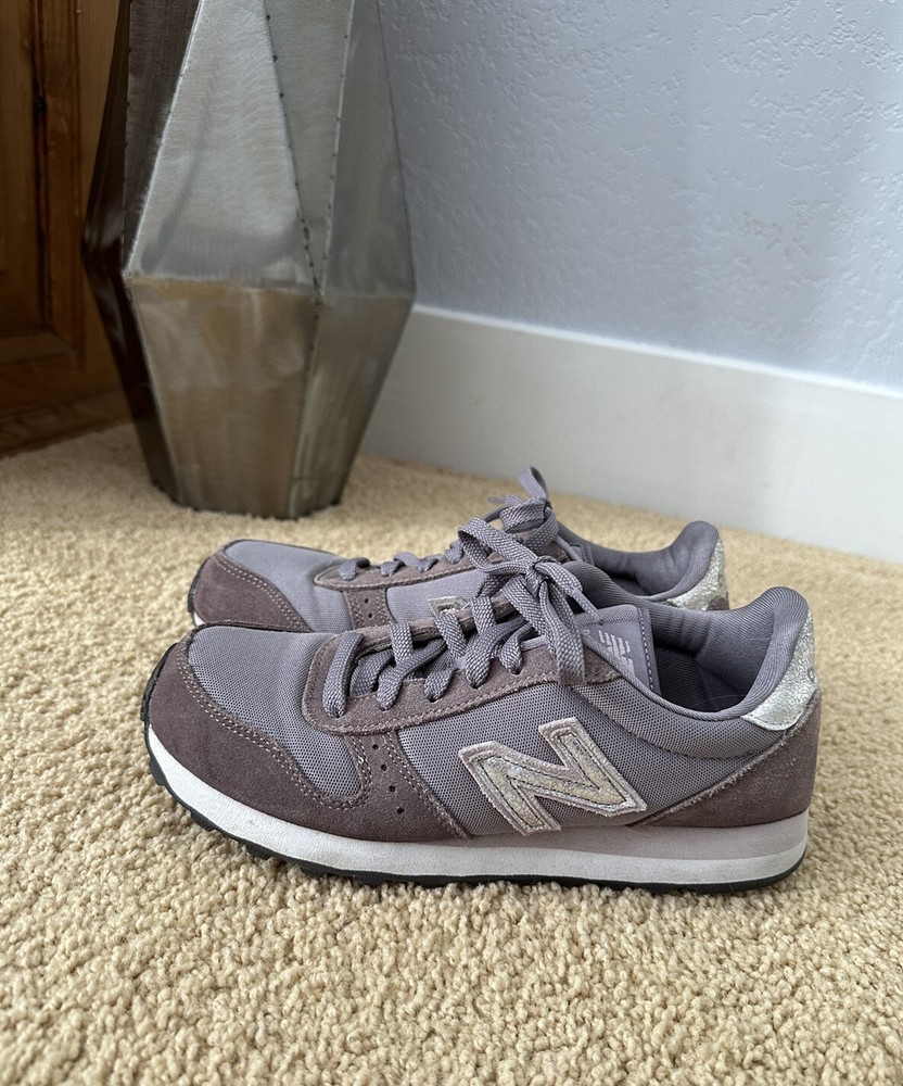 New Balance WL311 Women’s Sz 7.5 Shoes. Pale Purple. Great Condition!