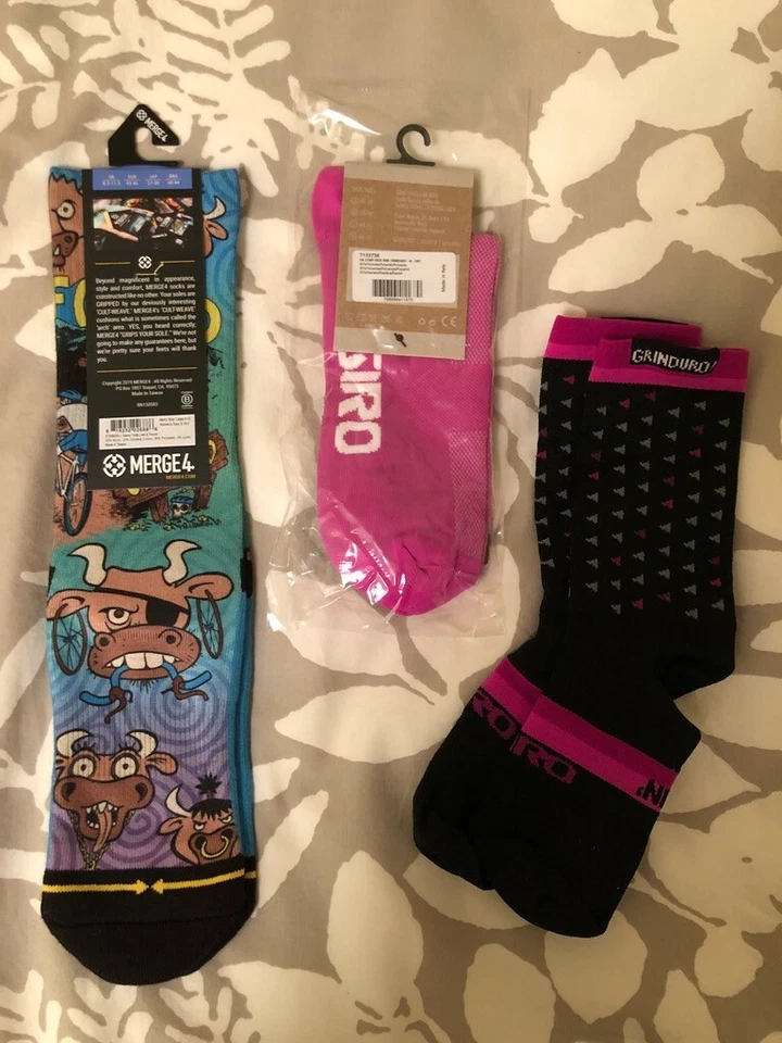 Small, Medium, Large Giro, Sock Guy, & MERGE4 Socks - Grinduro / Lost & Found Foto 2 de 2