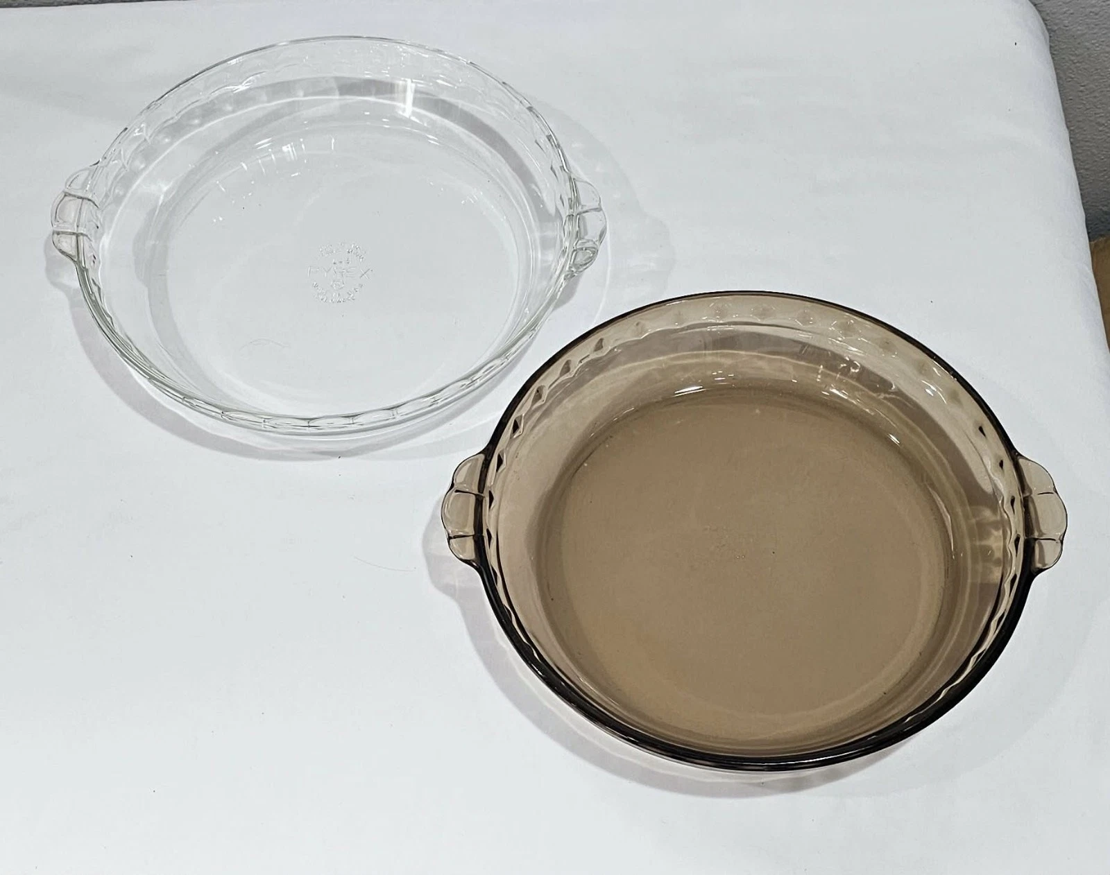 Vintage set of 2 PYREX #229 10"Fluted Glass Deep Dish Pie Pan Plate Handles USA
