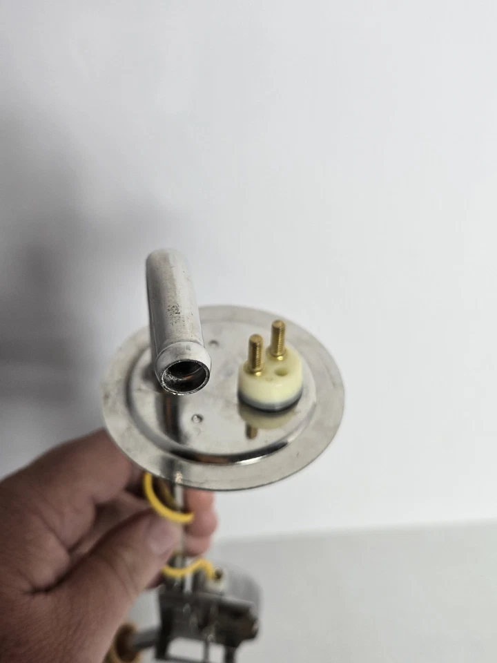 Unidad de envío de tanque de combustible auxiliar United Pacific 1966-77 Ford Bronco - 1 unidad Foto 4 de 4