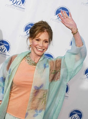 Mary Tyler Moore at Paramount Picture's 90th Anniversary celebrati- Old Photo