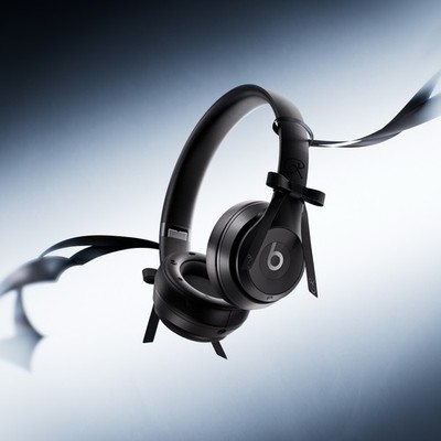 JENNIE Beats Solo 4 BLACKPINK Special Edition Headphones Onyx