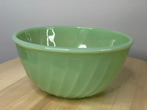 Fire King Oven Ware Jadeite Swirl 7" Dia. Mixing Bowl Green Made in U.S.A.