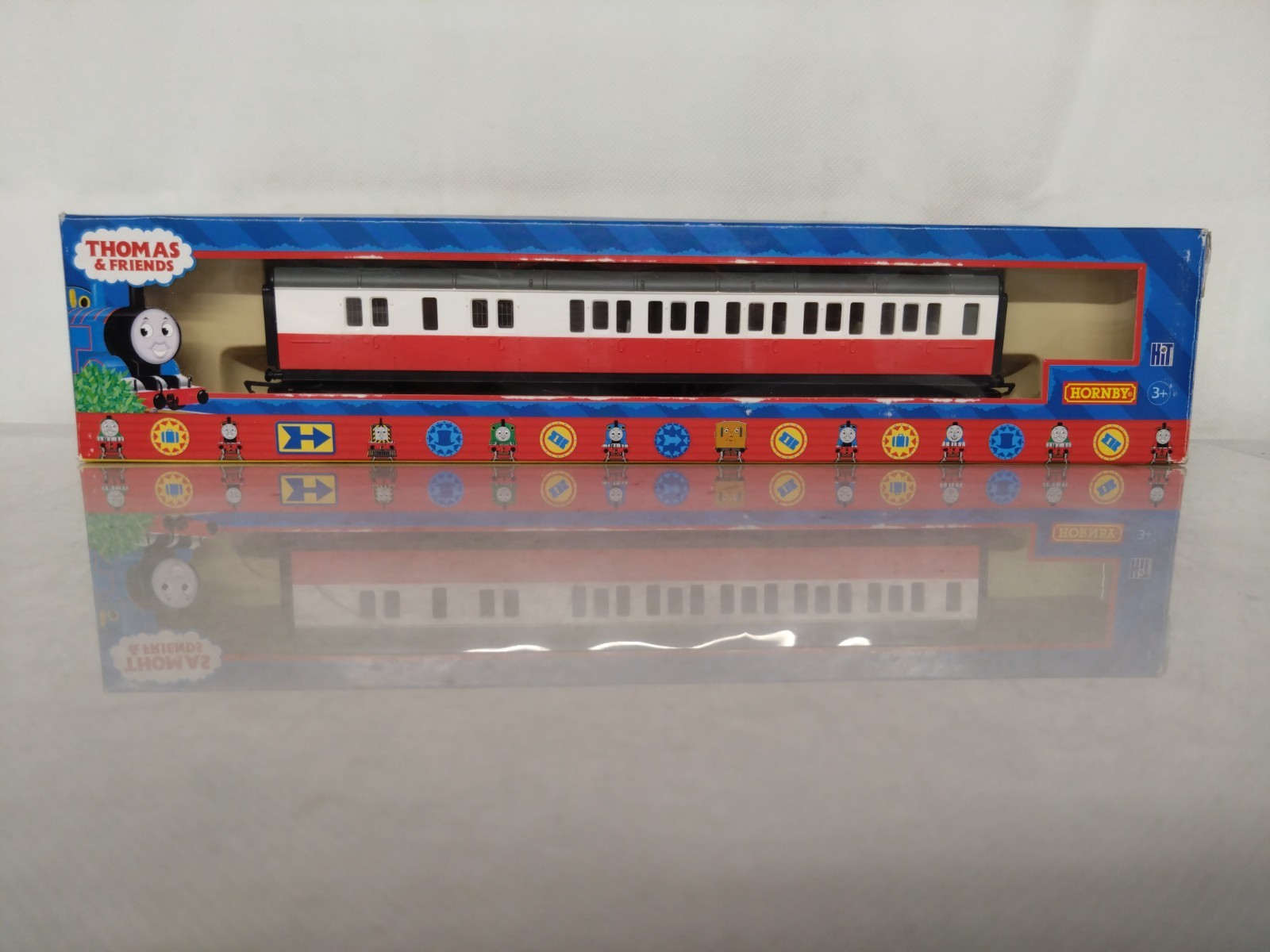 Hornby Thomas & Friends R9052 James Brake Coach OO Gauge