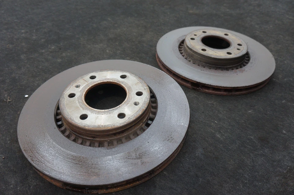 Комплект из 2 передних левых и правых дисковых тормозных роторов от оригинального производителя 25826103 Chevrolet SSR 2003-06 - Изображение 2 из 4