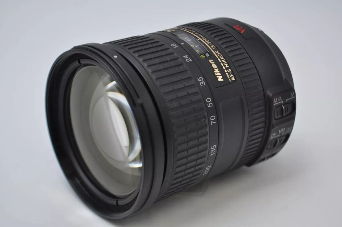 Nikon AF-S DX VR Zoom-Nikkor 18-200mm F3.5-5.6G ED Lens for DX Format