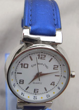 RAVISSANTE MONTRE EVE M-CROIS D'EXCEPTION ,BRANCHE ET TRES FONCTIONNELLE