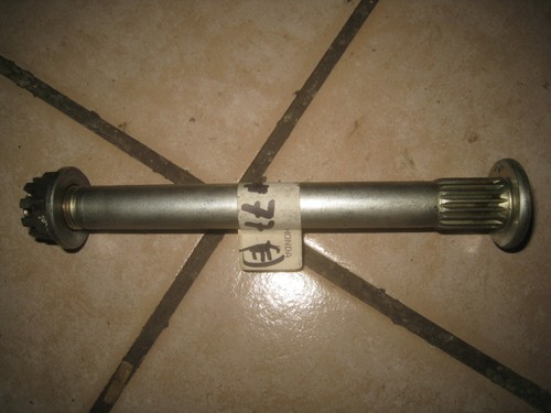 NTV 650 RC33 Steckachse Rad achse hinten Hülse Hinterrad wheel axle rear