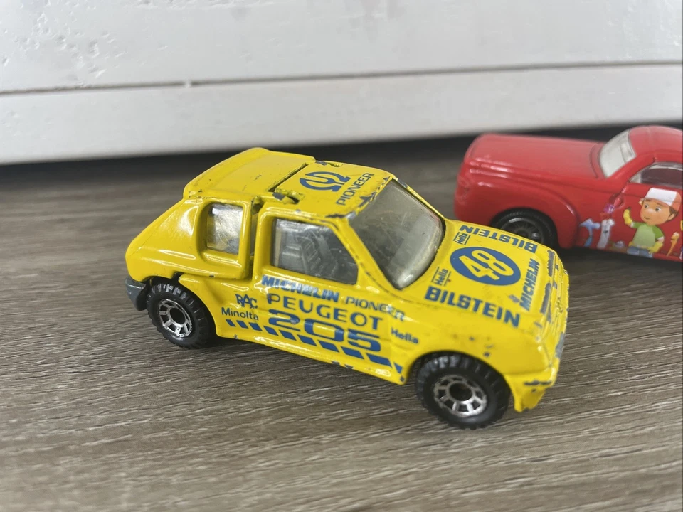 Matchbox MÓVIL MANNY'S Rojo Chevrolet SSR / Peugeot 205 / Toyota MR2 Pace Car Foto 2 de 4