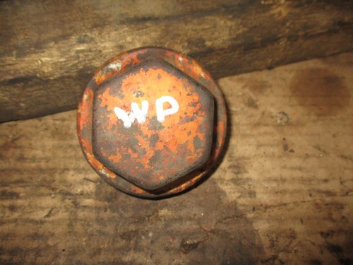 Allis Chalmers WD Front Wheel Hub Cap Cover 70206343 Assembly Tractor - Picture 5 of 6