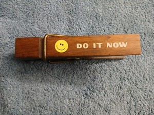 Vintage Jumbo Wood "Do It Now" Clothes pin Desktop Note Holder 6”