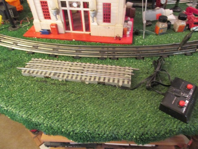 lionel fastrack operating track section