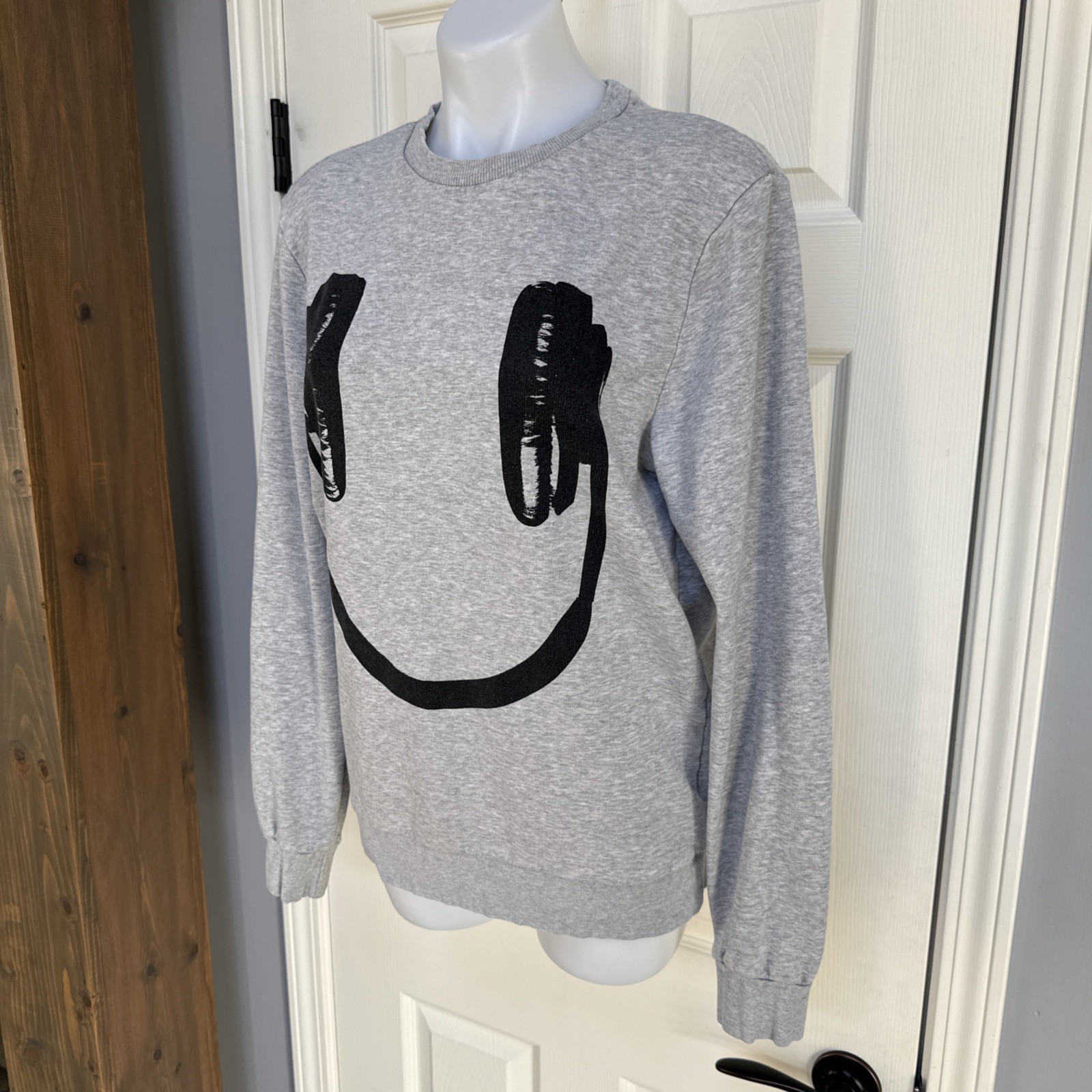 H&M DIVIDED Gray Sweatshirt Long Sleeve HEADPHONES SMILEY MUSIC Pullover Women M thumbnail 2