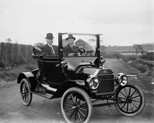 MEN IN EARLY TWENTIETH CENTURY FORD MODEL T ROADSTER PHOTOGRAPH PHOTO PRINT