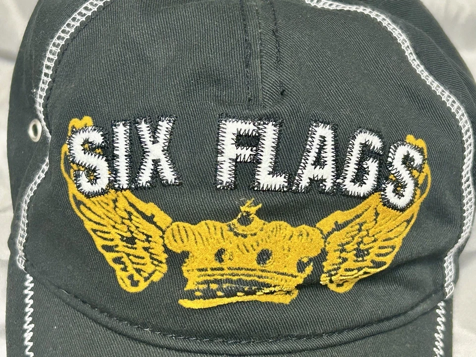 Sombrero Six Flags Gran Aventura Correa Trasera 2007 Y2K Diseño Bordado Difícil de Encontrar Foto 4 de 4