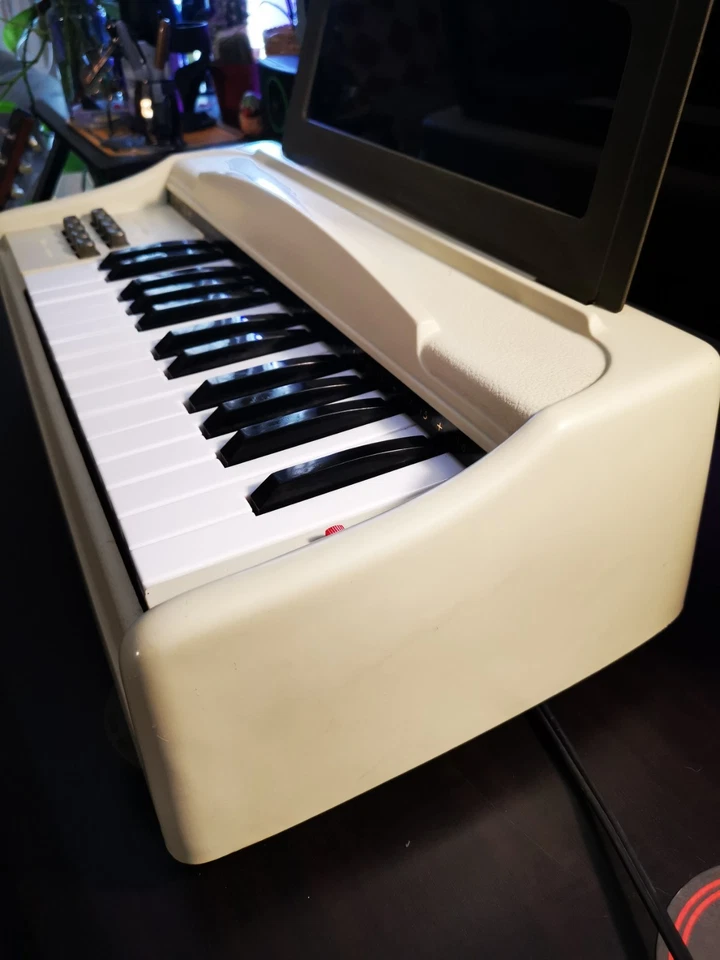 Vintage Retro Estey Electric Organ 27 Full Key 8 Chord Model 1025 Tested - Image 4 of 4