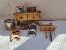  antike Puppenküche Anrichte Kupferform Reibe Topf Schmalztopf Zubehör