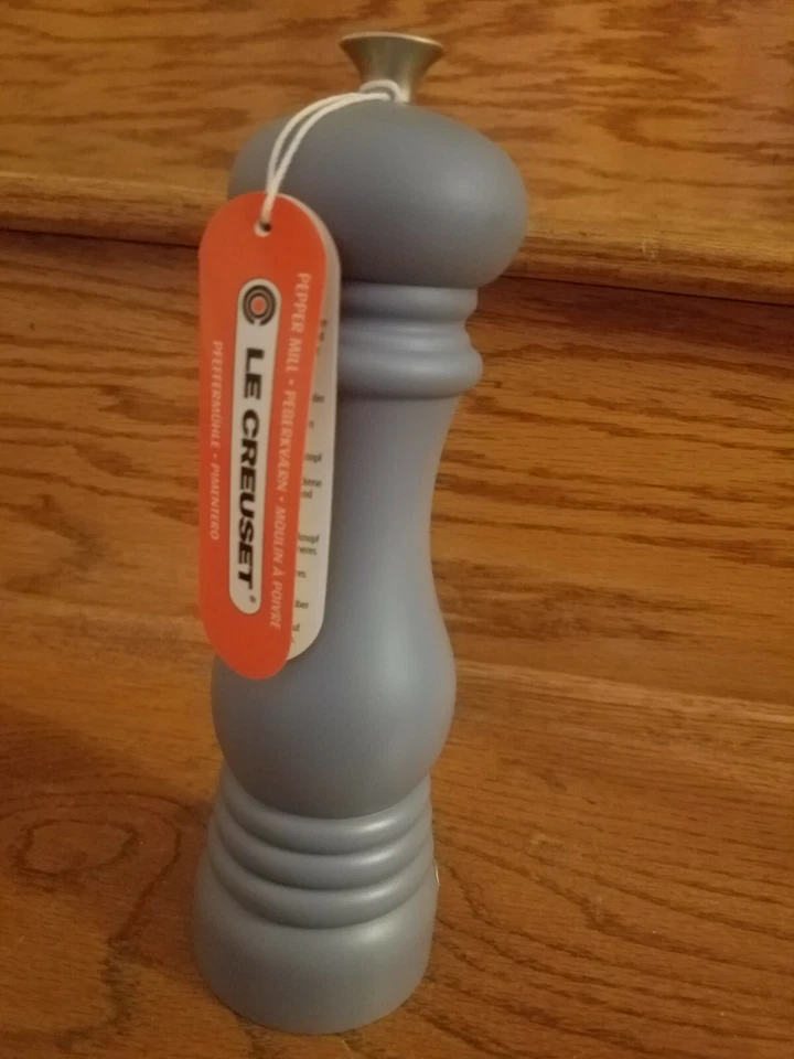 Molinillo de pimienta mineral mate Le Creuset 8" nuevo con etiquetas  Foto 3 de 4