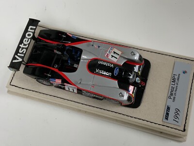 Véhicules miniatures en résine Panoz