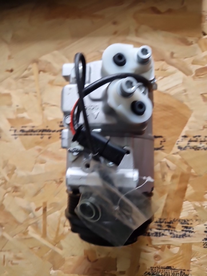 A0038302060 air conditioning compressor for MERCEDESBENZ CLASE V 2014