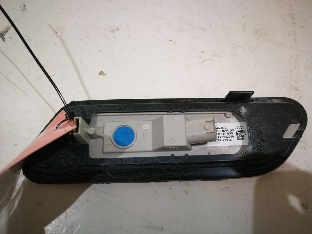 Audi Q3 8U 2013 front right front turn indicator light 8U0945404B  